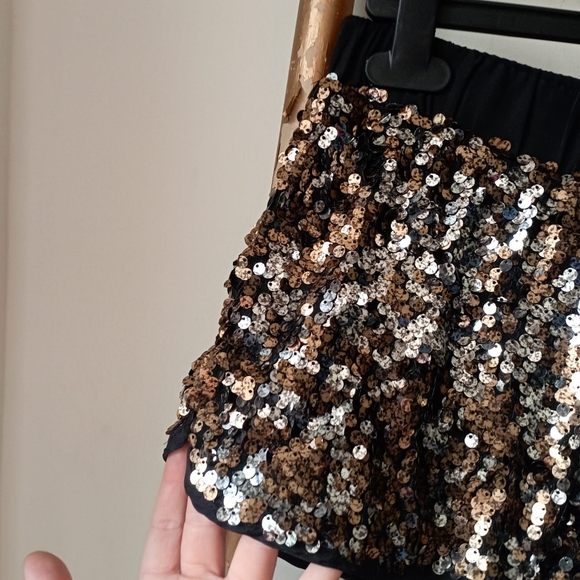 🍓 Forever 21 Sequin Dolphin Shorts New - Picture 5 of 17